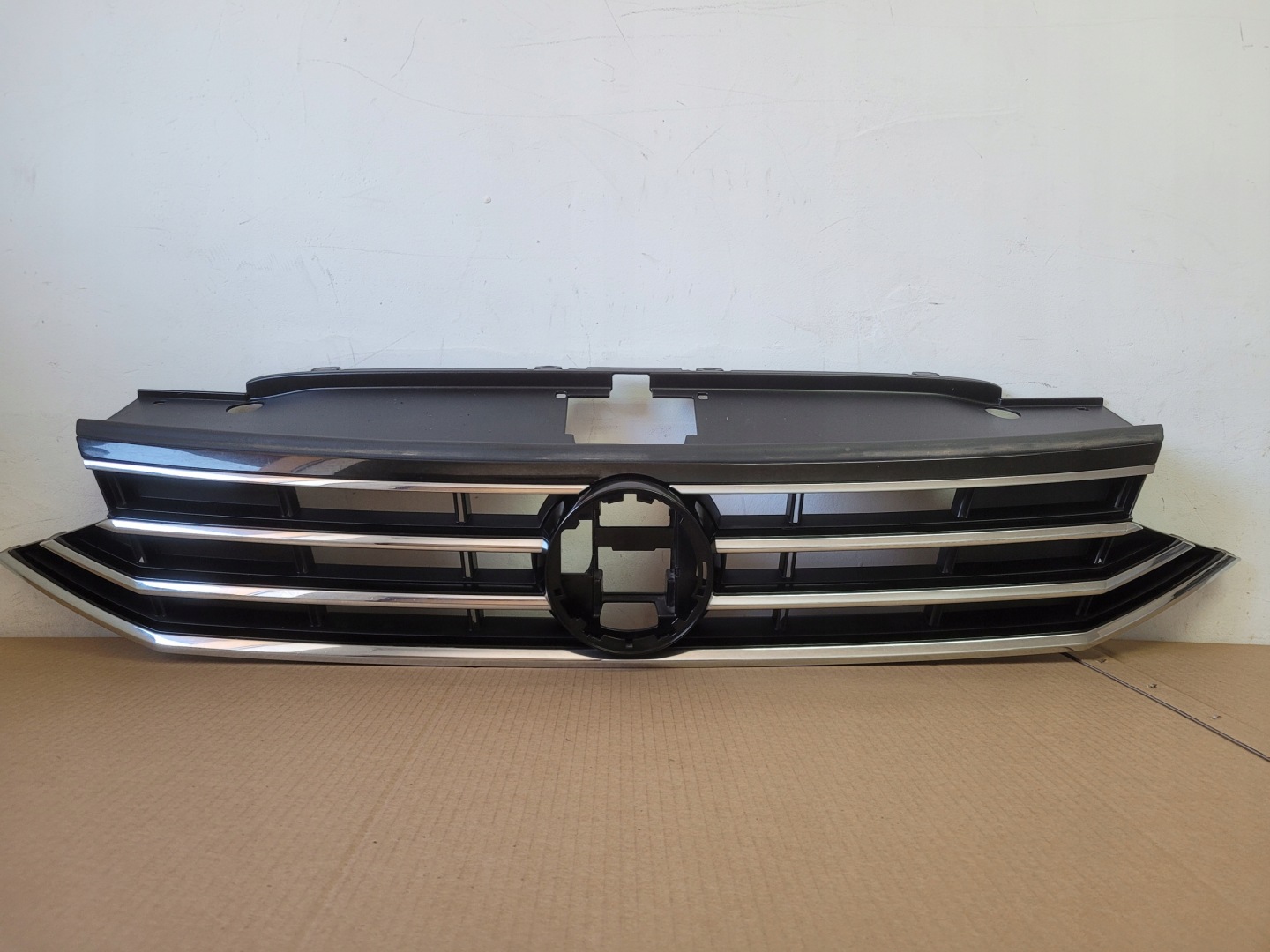 VW Passat B8 Kühlergrill FRONTGRILL Kühlergitter 3G0853653L - Thumbnail 1
