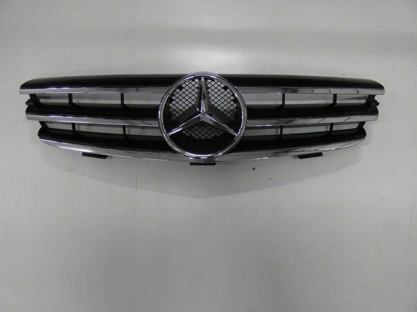 Mercedes-Benz CLK-Klasse W209 Kühlergrill FRONTGRILL Kühlergitter - Thumbnail 1