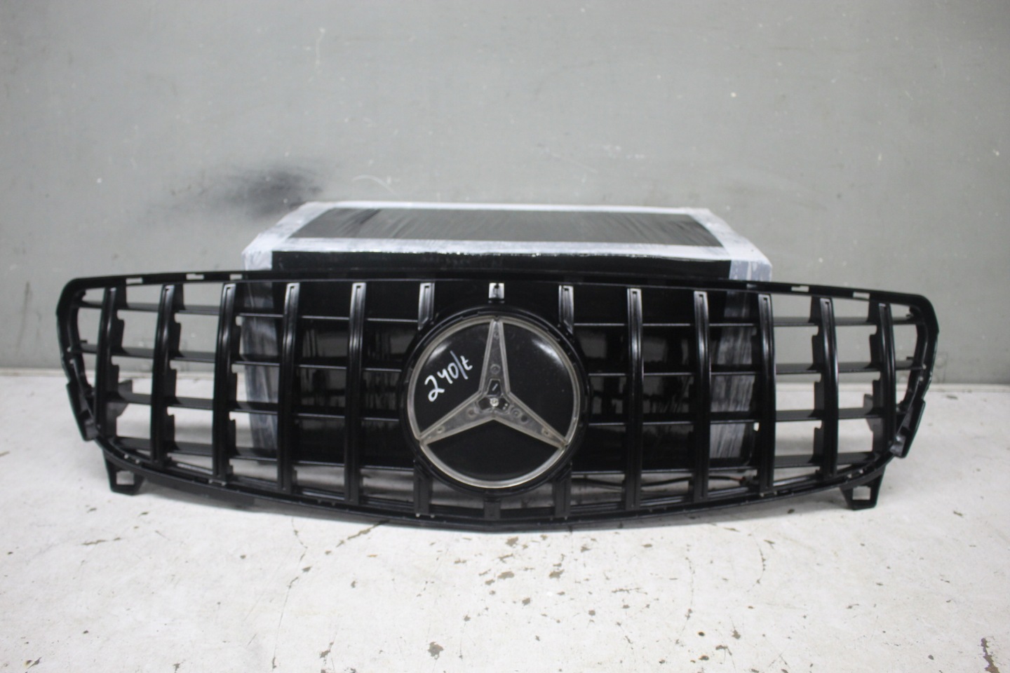 Mercedes-Benz A-Klasse W176 Kühlergrill FRONTGRILL Kühlergitter - Thumbnail 1
