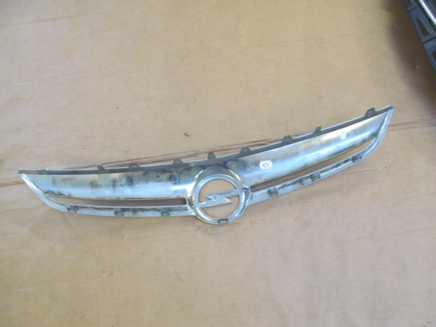 Opel Corsa Kühlergrill FRONTGRILL Kühlergitter 13286001 - Thumbnail 9