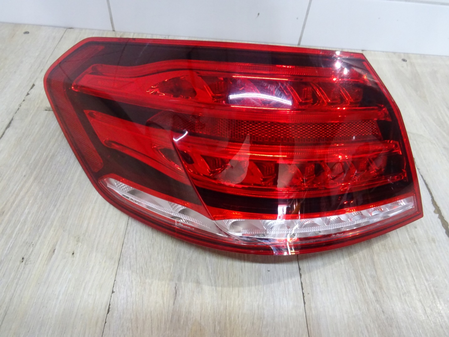 Mercedes-Benz E-Klasse W212 Rückleuchte A2129060703 Rearlamp - Thumbnail 1