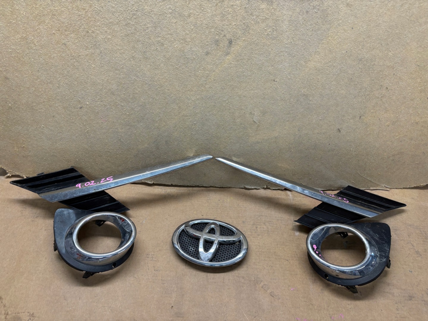 Toyota Verso AR2 Kühlergrill FRONTGRILL Kühlergitter 531240F010 - Thumbnail 1