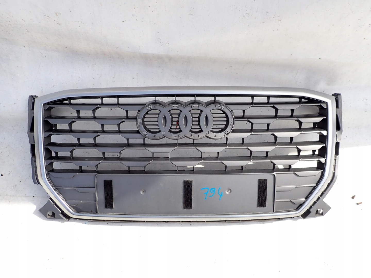 Audi Q2 Kühlergrill FRONTGRILL Kühlergitter 81A853651 - Thumbnail 1
