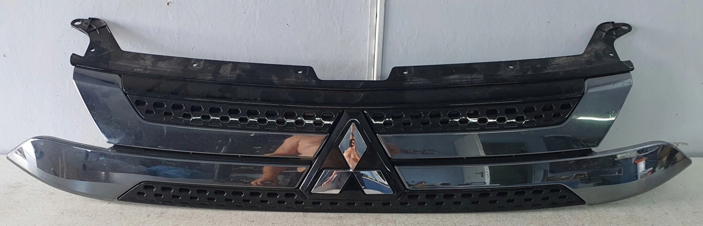 Mitsubishi Outlander CU0W Kühlergrill FRONTGRILL Kühlergitter 7450B298 - Thumbnail 1