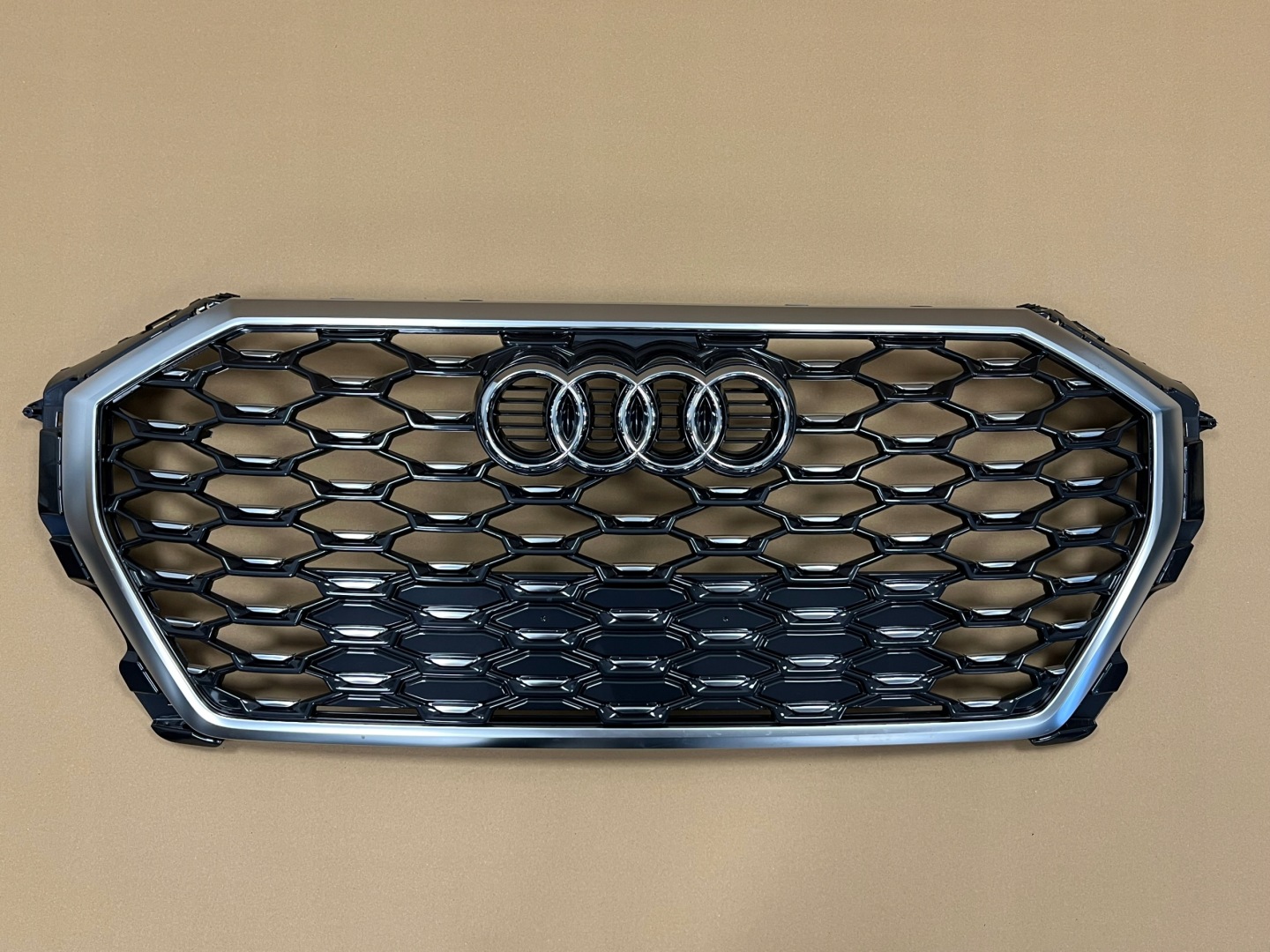 Audi Q3 Kühlergrill FRONTGRILL Kühlergitter 83F853651R - Thumbnail 1