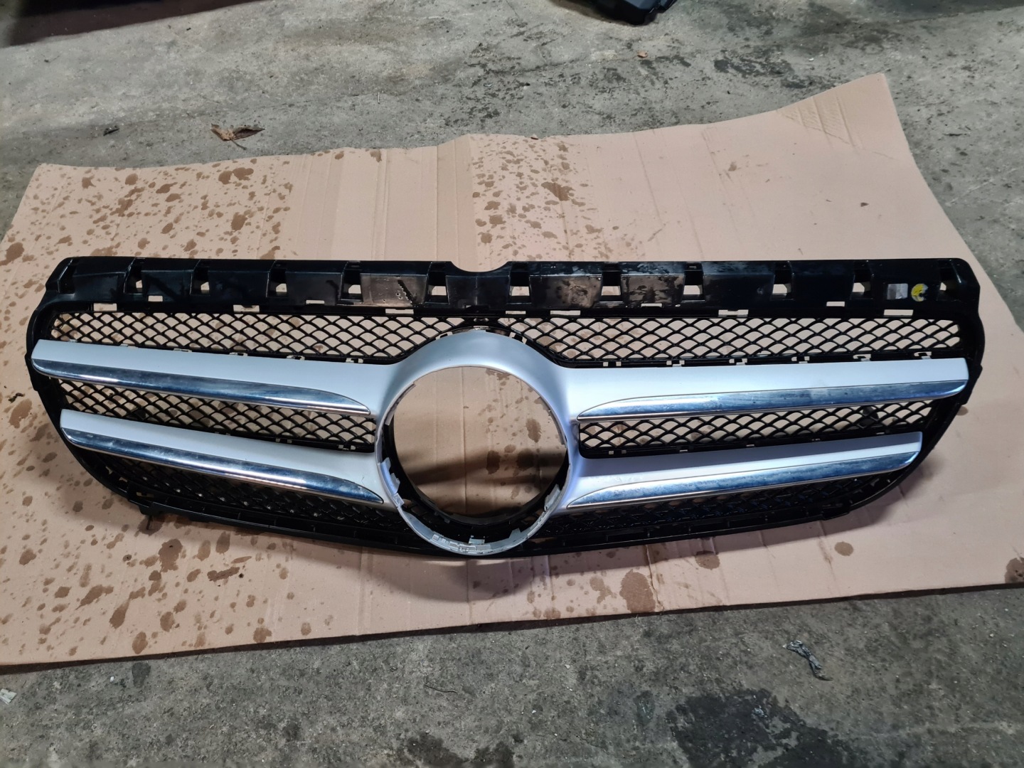 Mercedes-Benz B-Klasse W246 Kühlergrill FRONTGRILL Kühlergitter A2468880460 - Thumbnail 1