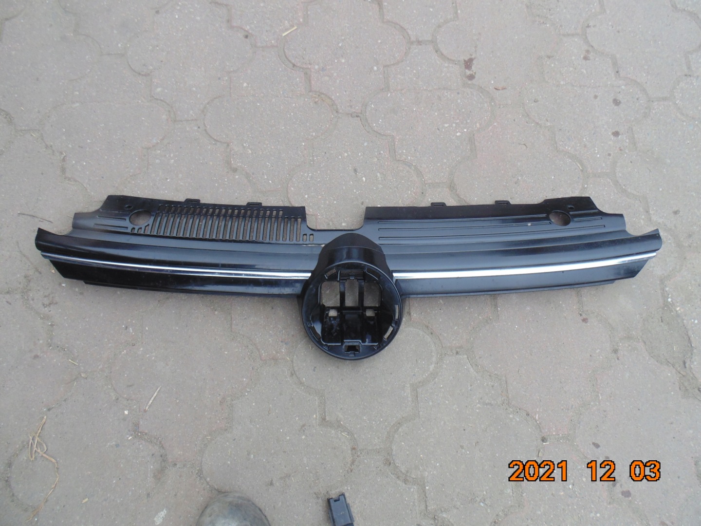 VW Golf V Kühlergrill FRONTGRILL Kühlergitter 5H0853655 - Thumbnail 1