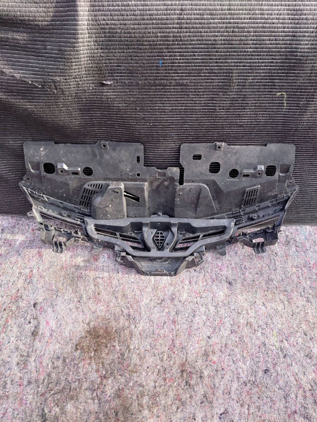 Renault Clio X98 Kühlergrill FRONTGRILL Kühlergitter 628101467R - Thumbnail 3