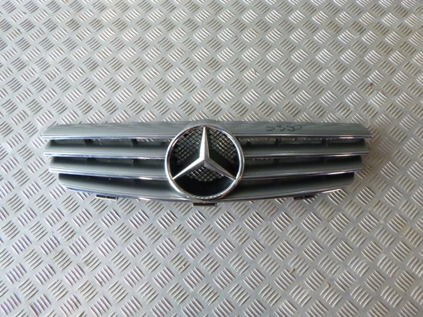 Mercedes-Benz CLK-Klasse W209 Kühlergrill FRONTGRILL Kühlergitter A2098800023 - Thumbnail 1