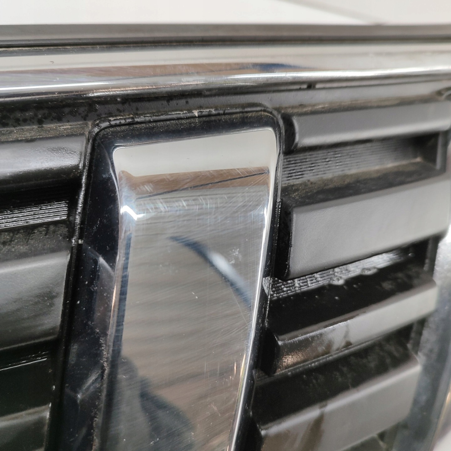 Suzuki Vitara II LY Kühlergrill FRONTGRILL Kühlergitter 7211086R00DHW - Thumbnail 7