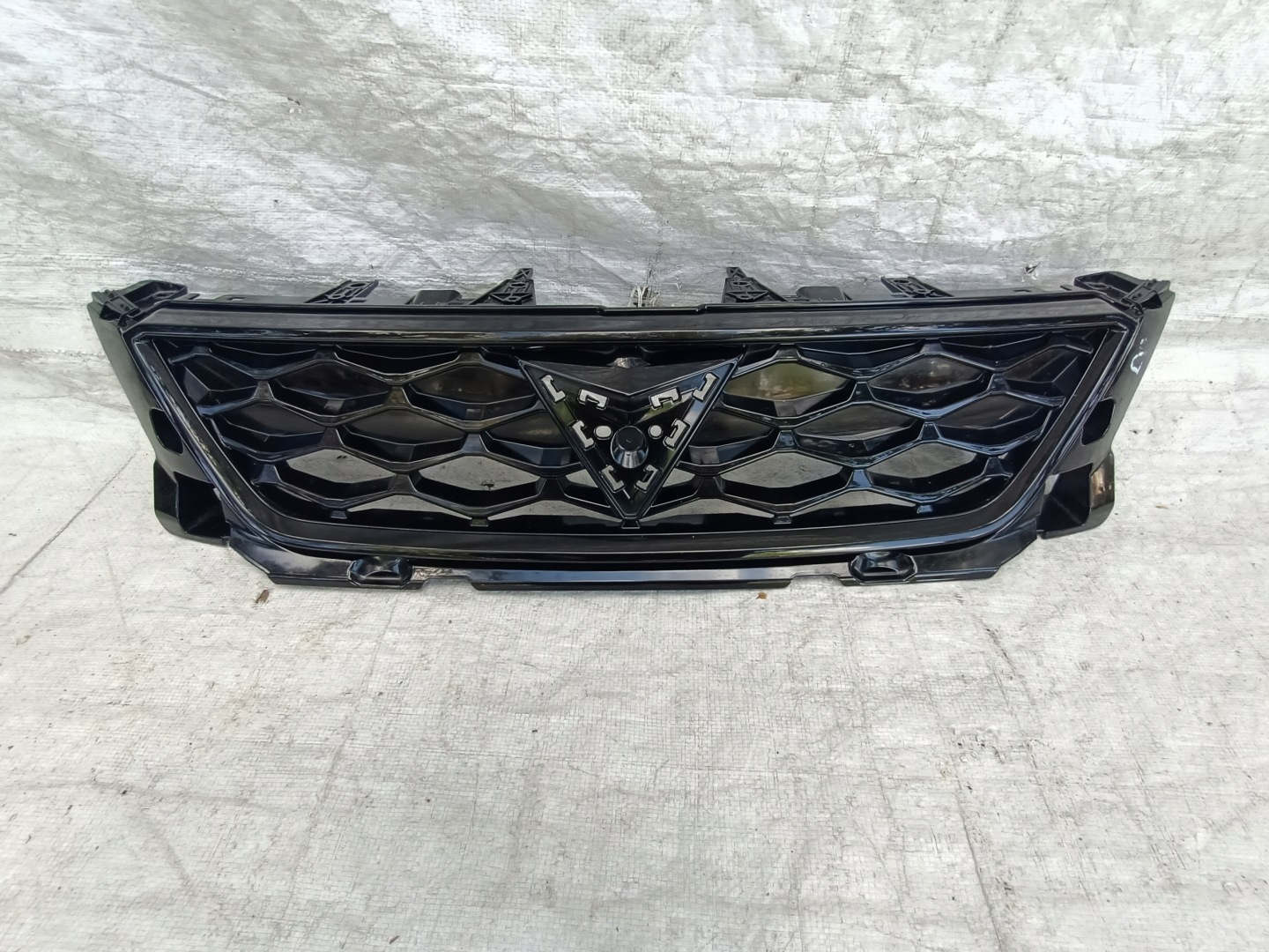 SEAT Ateca 575 Kühlergrill FRONTGRILL Kühlergitter 575853654G - Thumbnail 1