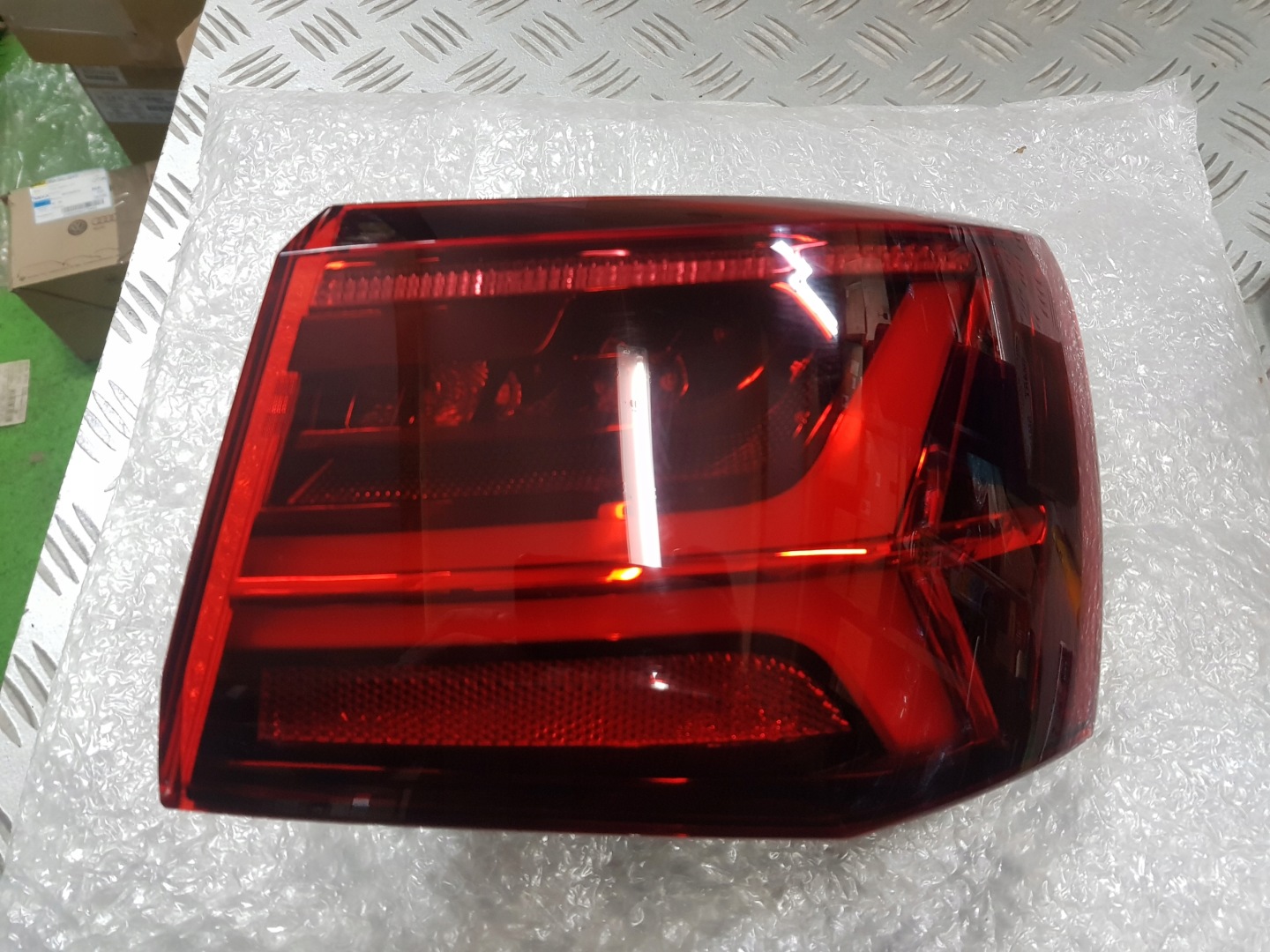 Audi A6 Rückleuchte 4G9945096E Rearlamp - Thumbnail 1