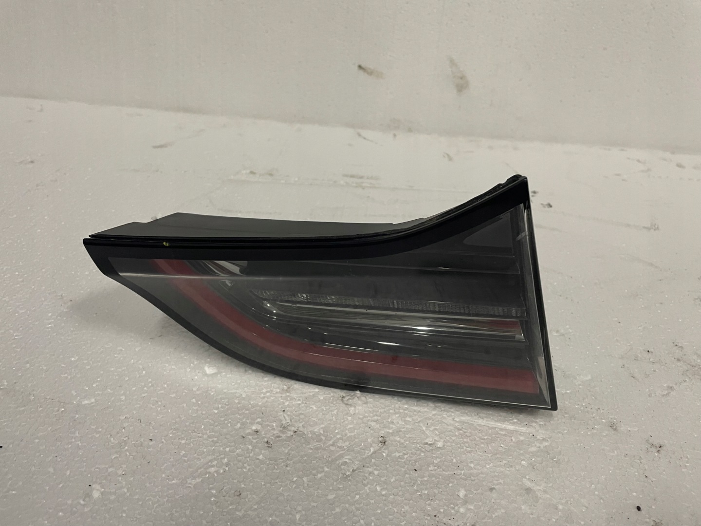 Tesla Model 3 003 Rückleuchte 150208800B Rearlamp - Thumbnail 1