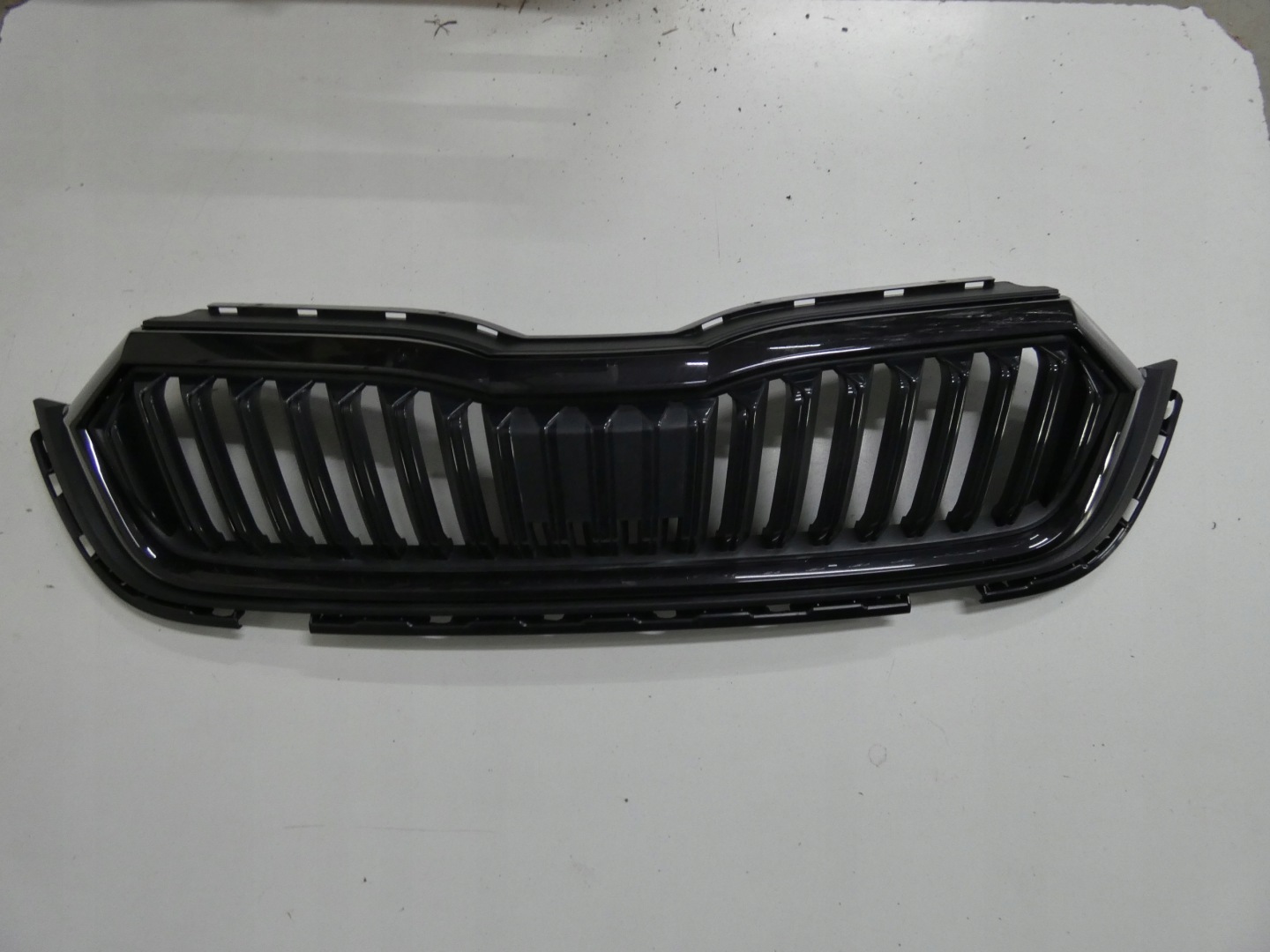 Skoda Octavia 1U Kühlergrill FRONTGRILL Kühlergitter 5E3853655 - Thumbnail 1