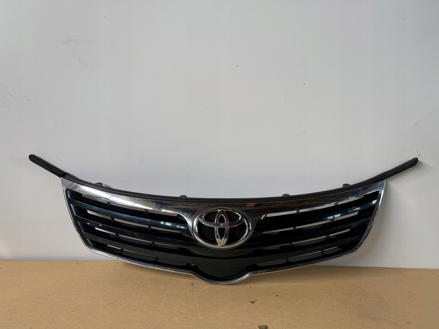 Toyota Avensis T27 Kühlergrill FRONTGRILL Kühlergitter 5310005110 - Thumbnail 1