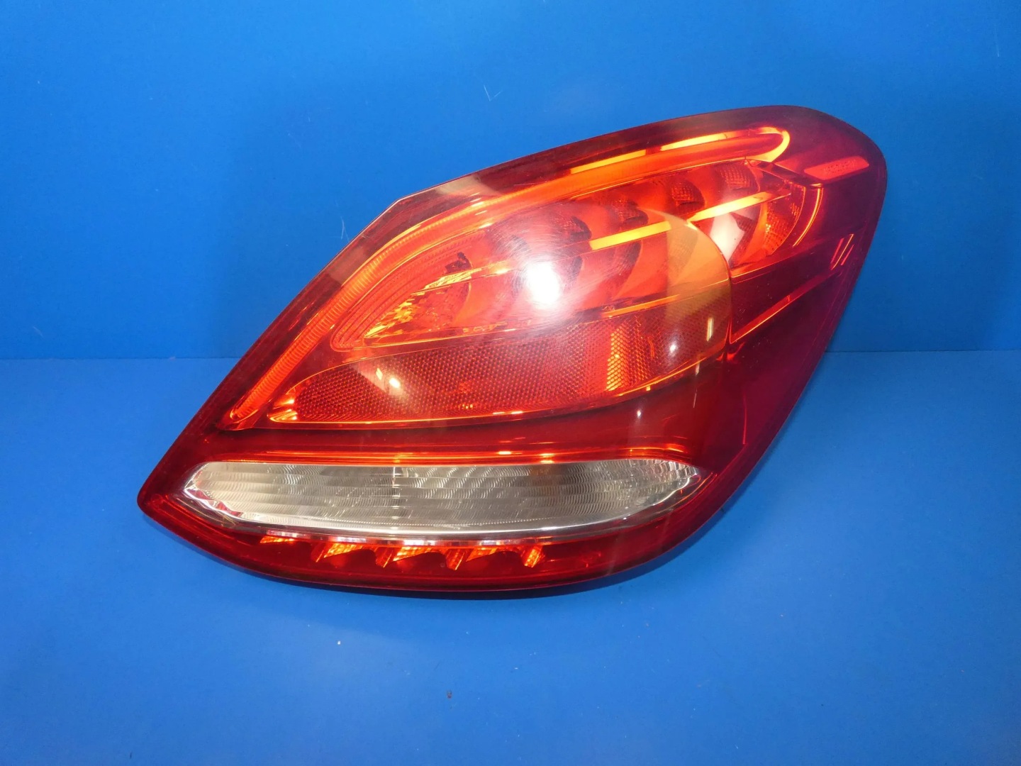 Mercedes-Benz C-Klasse W205 Rückleuchte A2059061257 Rearlamp - Thumbnail 1
