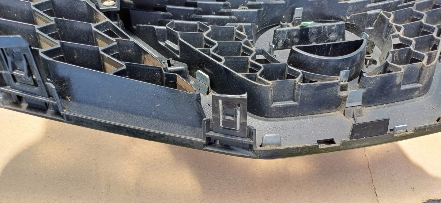 Nissan Pulsar C13 Kühlergrill FRONTGRILL Kühlergitter 623103ZL0A - Thumbnail 7