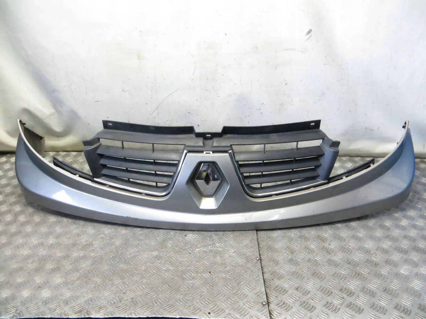 Renault Trafic L Kühlergrill FRONTGRILL Kühlergitter 623100251R - Thumbnail 1