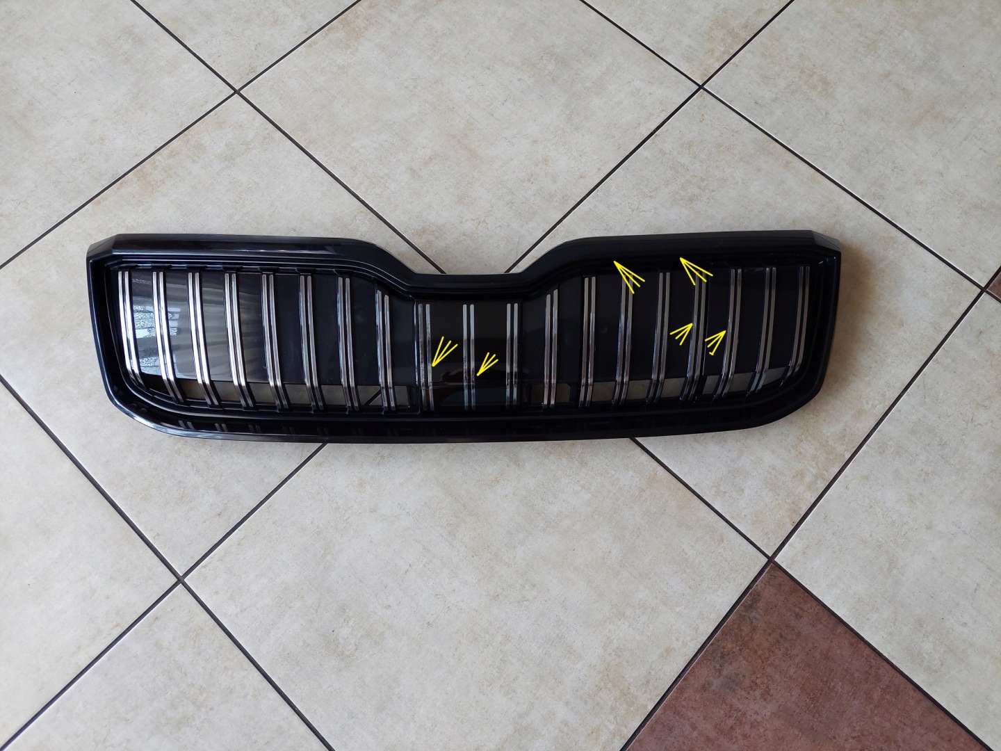 Skoda Superb 3U Kühlergrill FRONTGRILL Kühlergitter 3V0853653J - Thumbnail 1