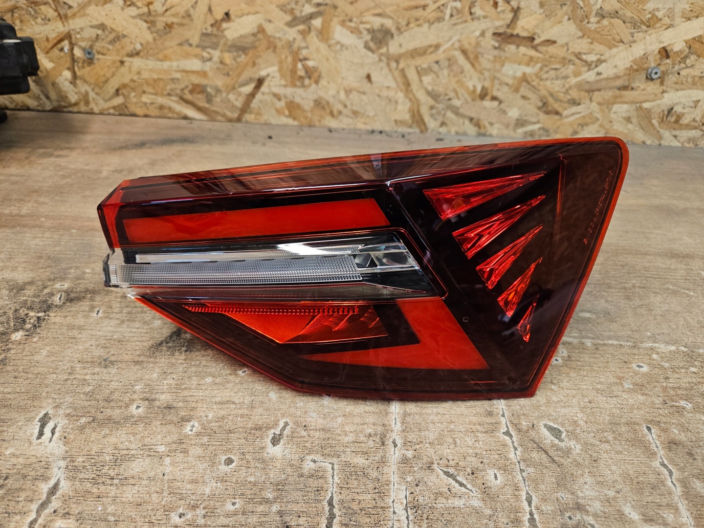 Skoda Karoq 57A Rückleuchte 57A945208 Rearlamp - Thumbnail 1