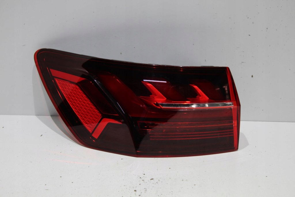 Audi A4 B9 Rückleuchte Rearlamp - Thumbnail 1