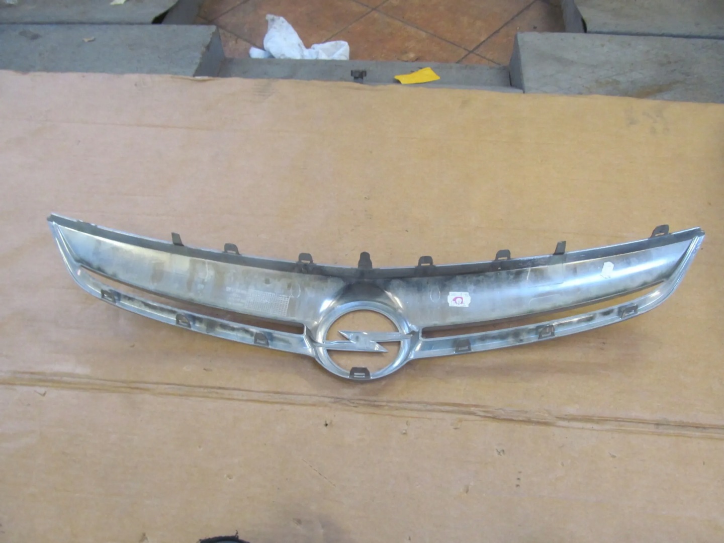 Opel Corsa Kühlergrill FRONTGRILL Kühlergitter 13286001 - Thumbnail 8