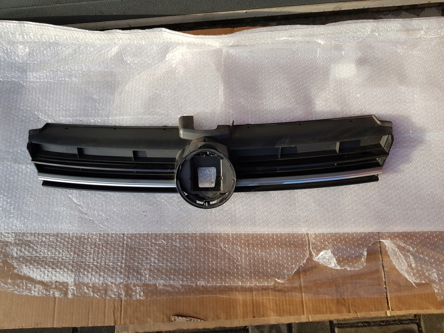 VW Golf V Kühlergrill FRONTGRILL Kühlergitter 5G0853651CQ - Thumbnail 1