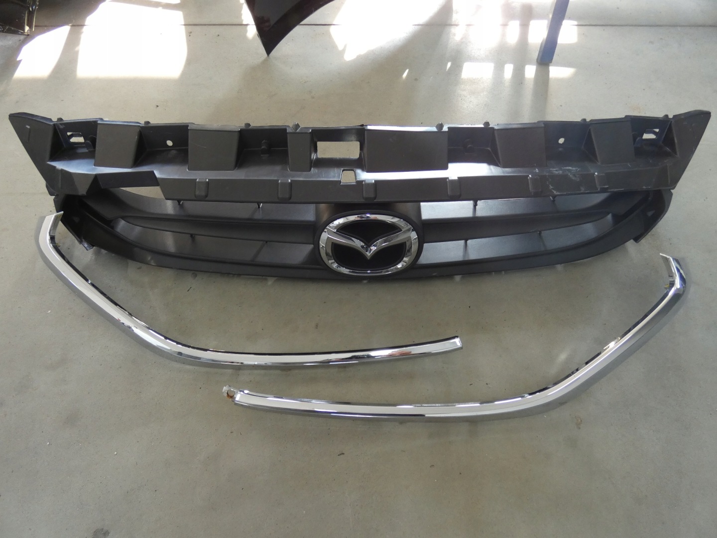 Mazda 2 DE Kühlergrill FRONTGRILL Kühlergitter - Thumbnail 1