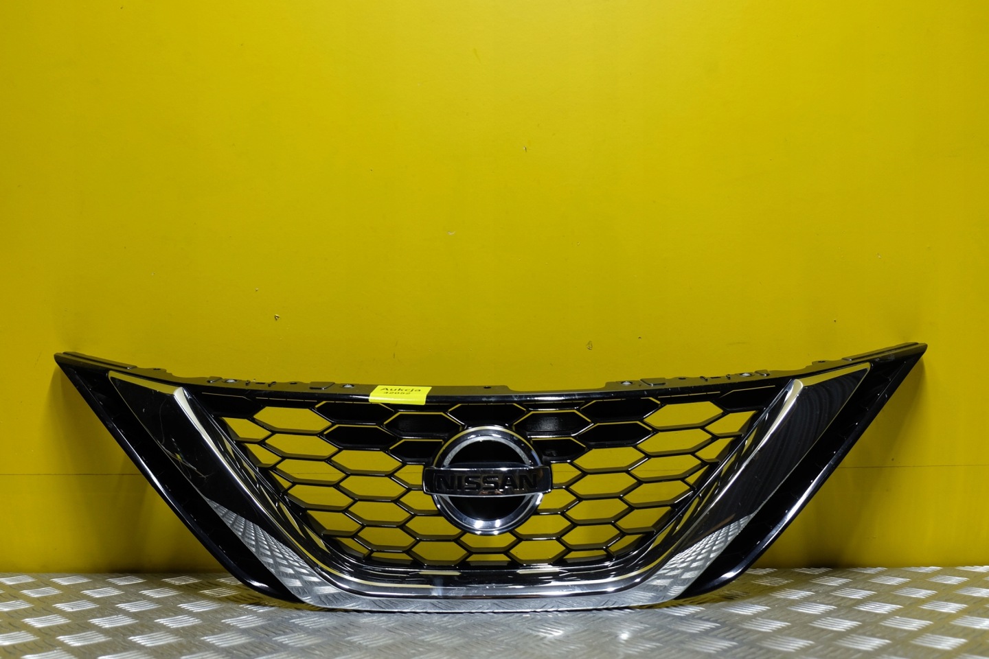 Nissan Sentra Kühlergrill FRONTGRILL Kühlergitter 623103YU0A - Thumbnail 1