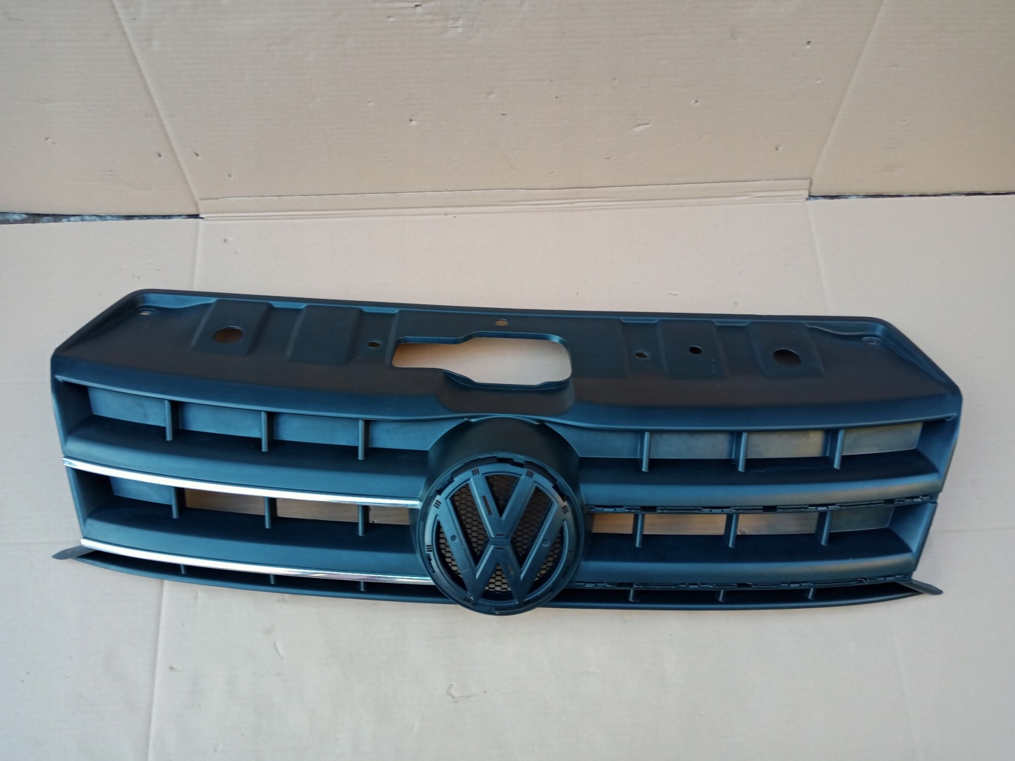 VW Amarok 2HH Kühlergrill FRONTGRILL Kühlergitter 2HH853653 - Thumbnail 1