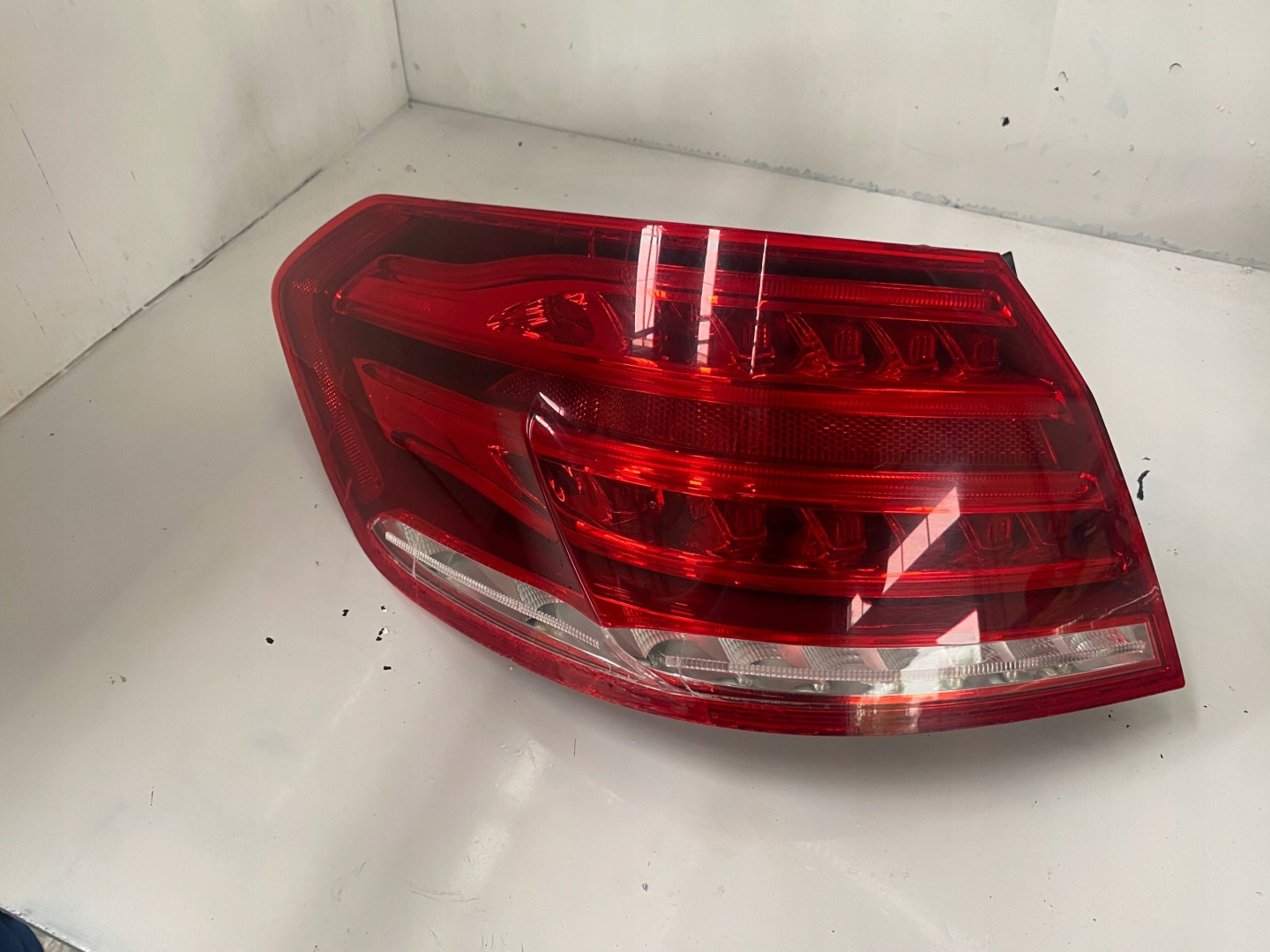 Mercedes-Benz E-Klasse W212 Rückleuchte A2129068702 Rearlamp - Thumbnail 1