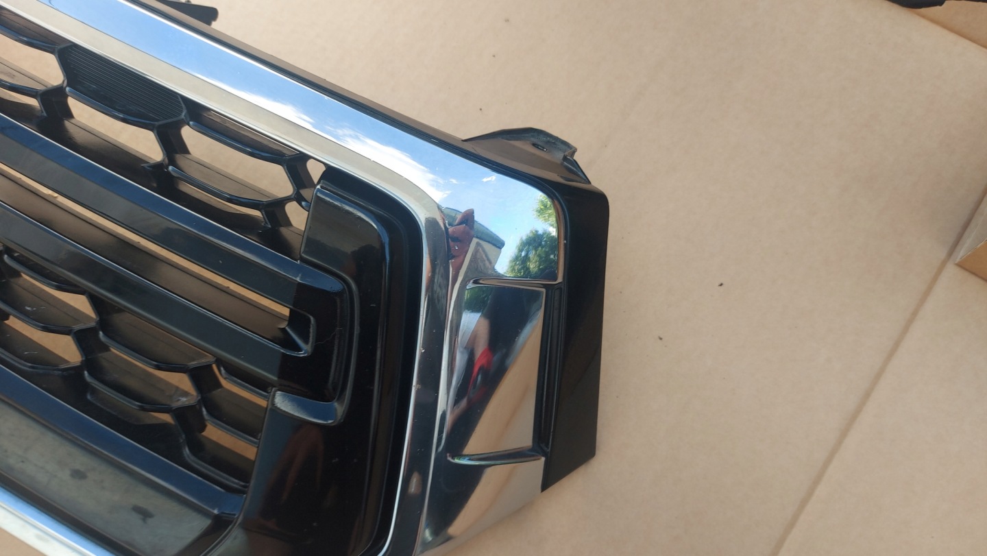 Toyota Hilux AN1P Kühlergrill FRONTGRILL Kühlergitter 53100YP0805 - Thumbnail 2