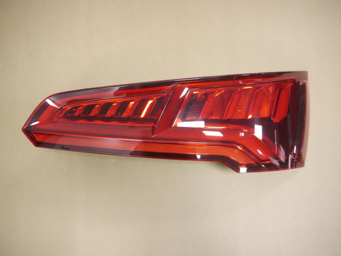 Audi Q5 Rückleuchte 80A945094 Rearlamp - Thumbnail 1