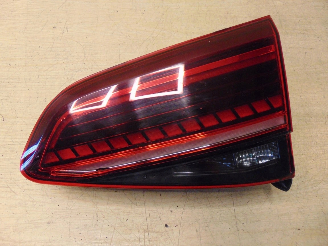 VW Golf V Rückleuchte 5G0945308P Rearlamp - Thumbnail 1