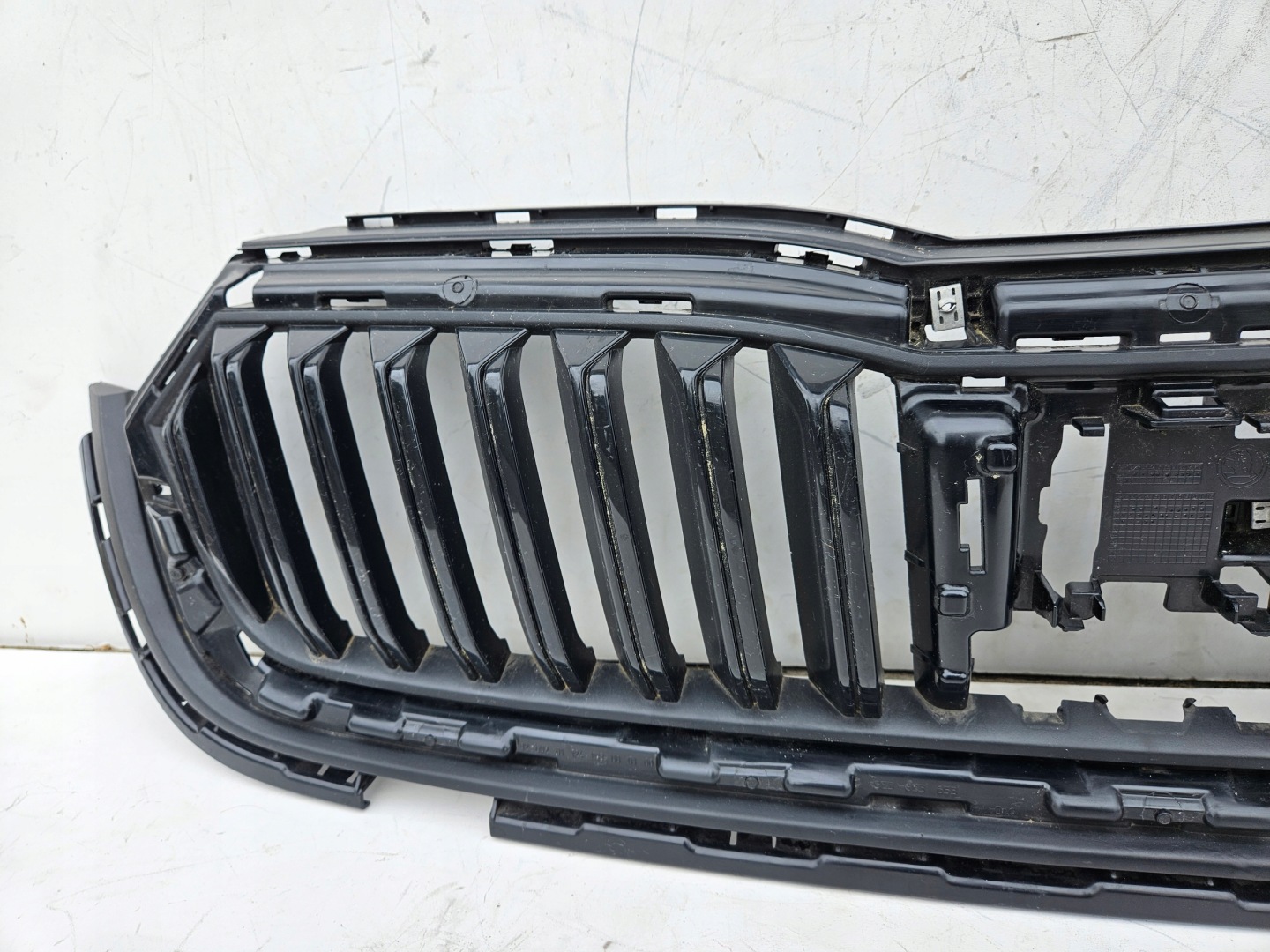Skoda Octavia 1U Kühlergrill FRONTGRILL Kühlergitter 5E3853653 - Thumbnail 2