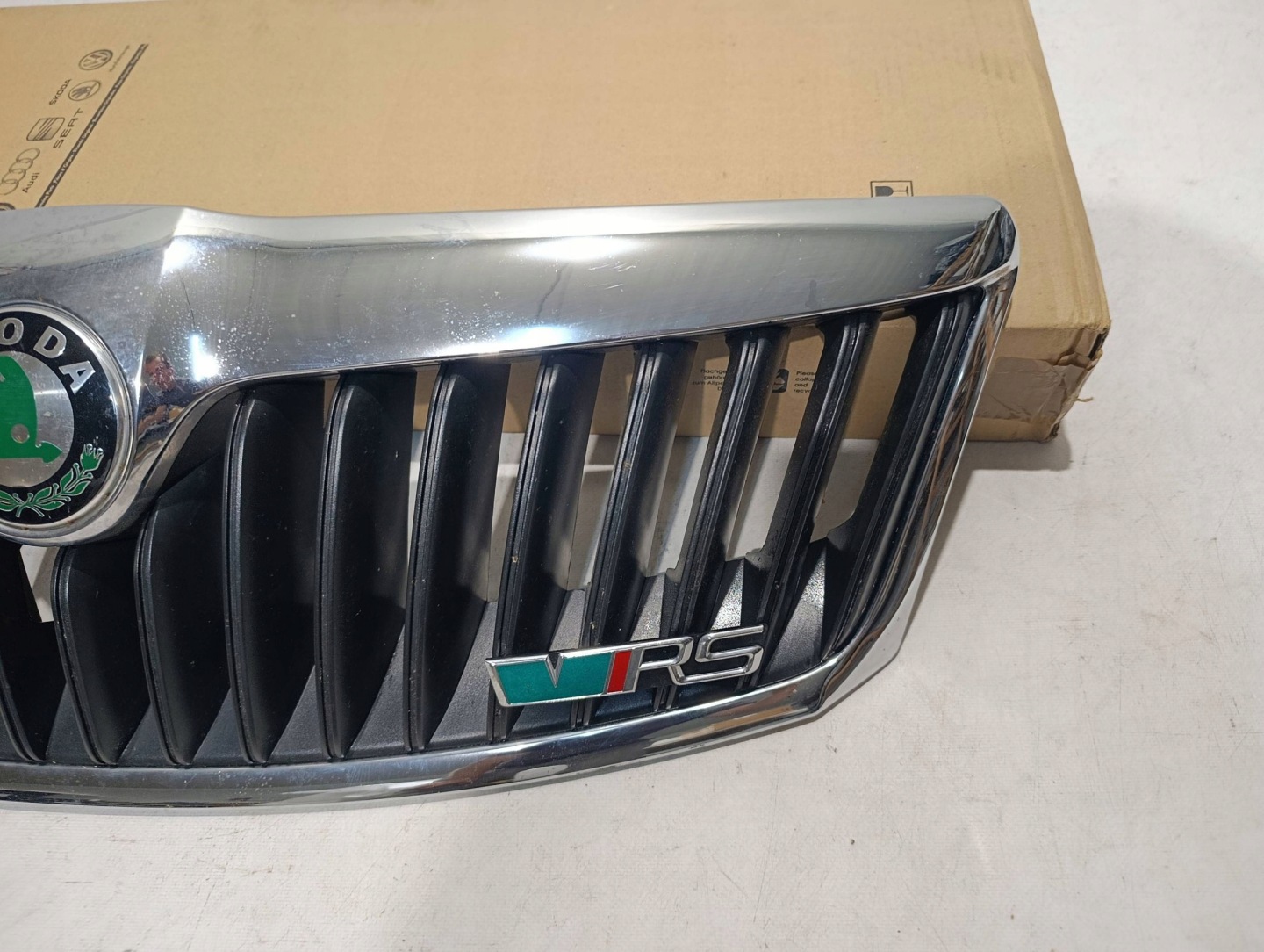 Skoda Octavia 1U Kühlergrill FRONTGRILL Kühlergitter 1Z0853661A - Thumbnail 4