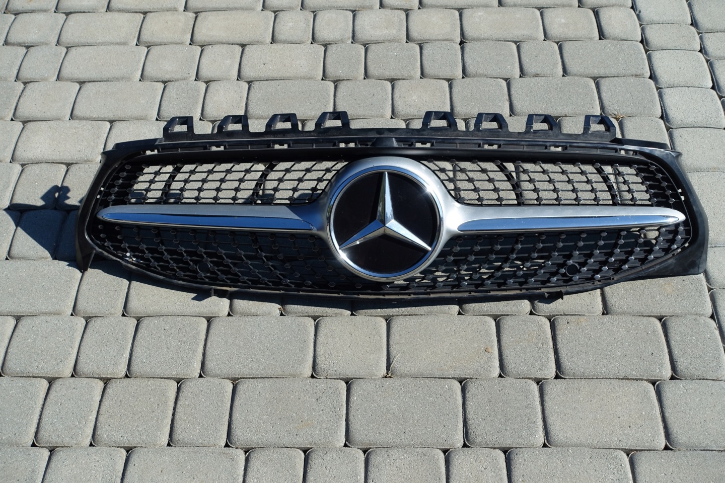 Mercedes-Benz CLA C118 Kühlergrill FRONTGRILL Kühlergitter A1188880000 - Thumbnail 1