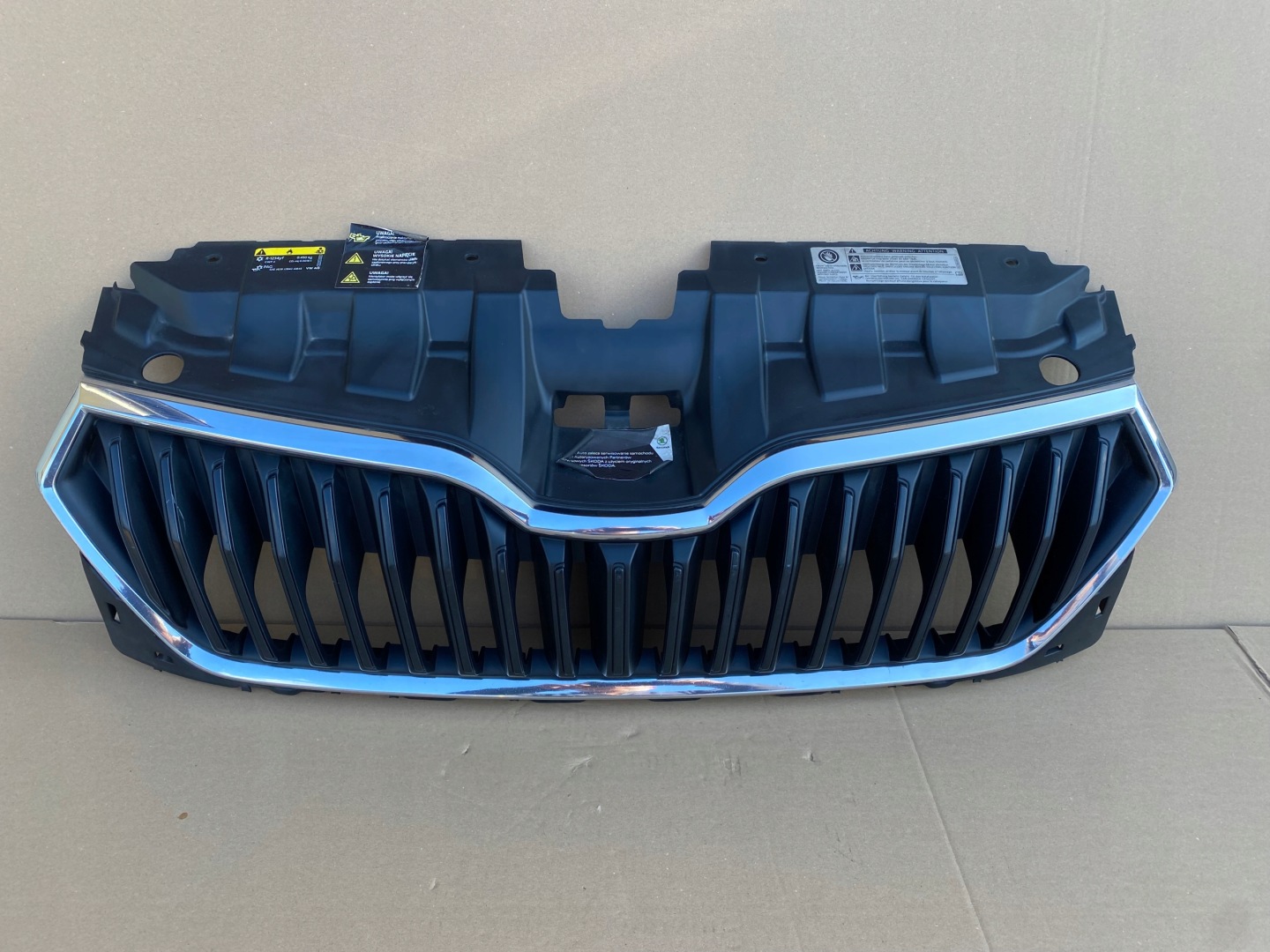 Skoda Fabia 6Y Kühlergrill FRONTGRILL Kühlergitter 6V0853653C0 - Thumbnail 1