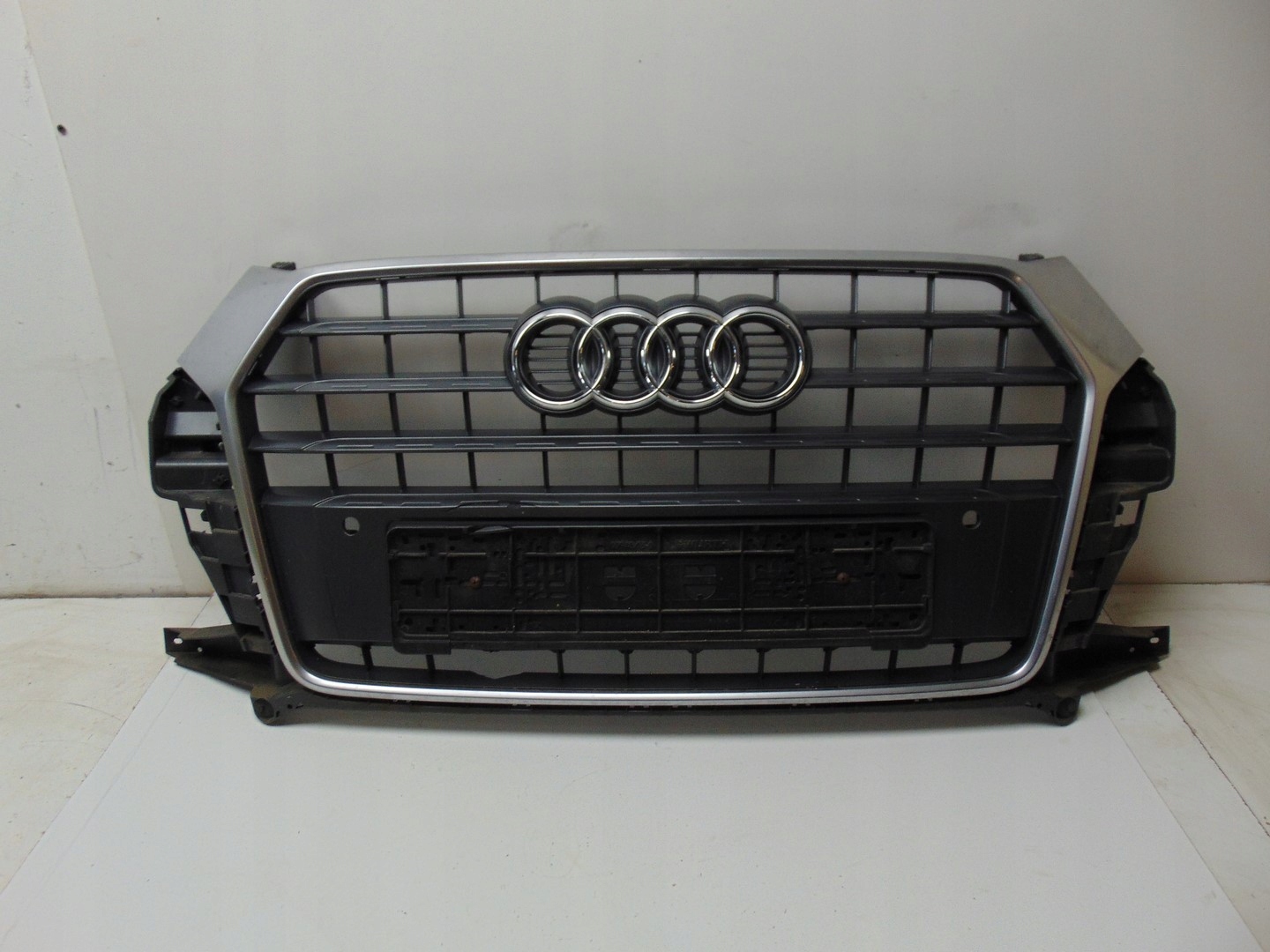 Audi Q3 Kühlergrill FRONTGRILL Kühlergitter 8U0853653M - Thumbnail 1