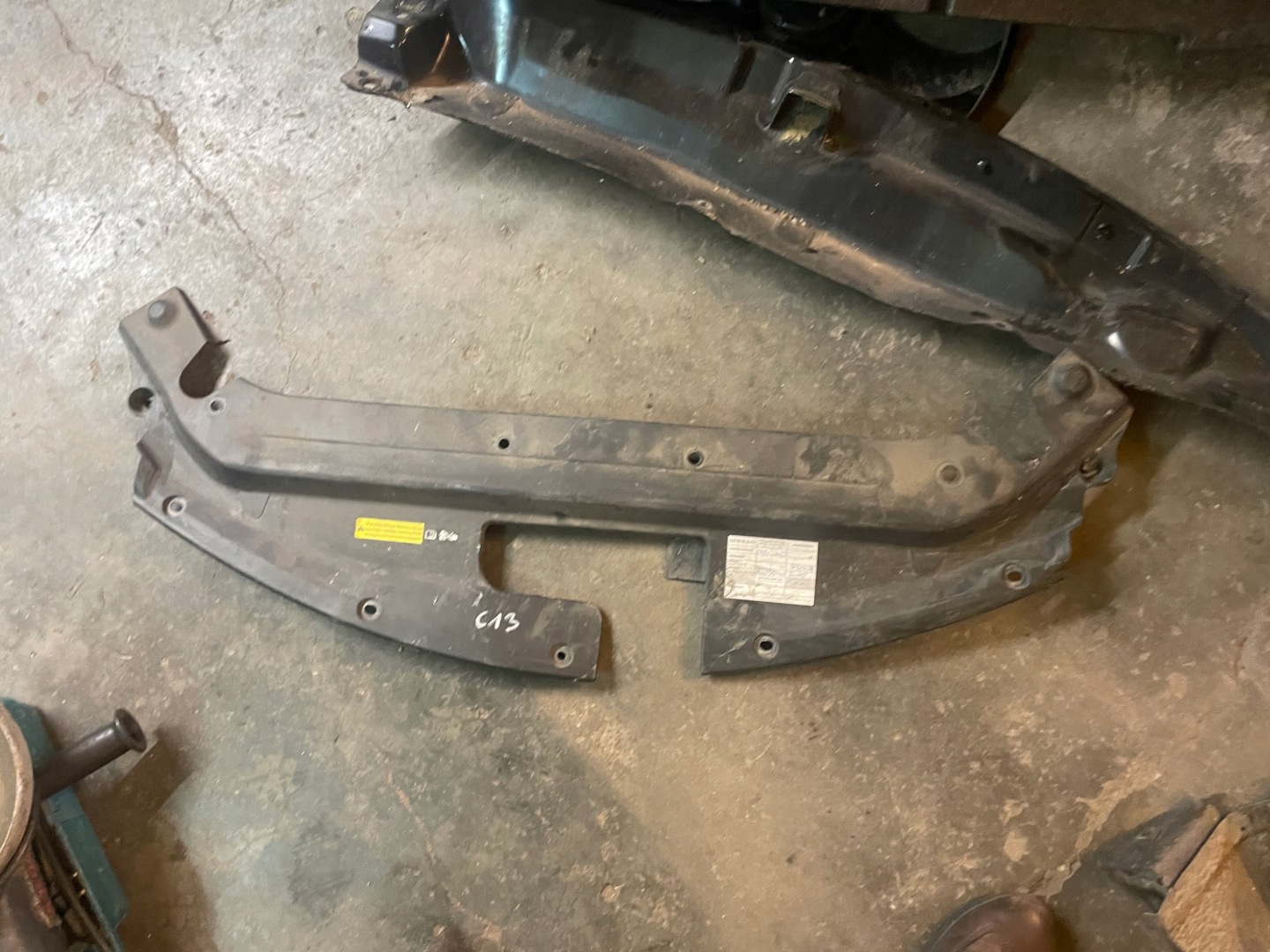 Nissan Pulsar C13 Kühlergrill FRONTGRILL Kühlergitter 623223ZL0A - Image 1