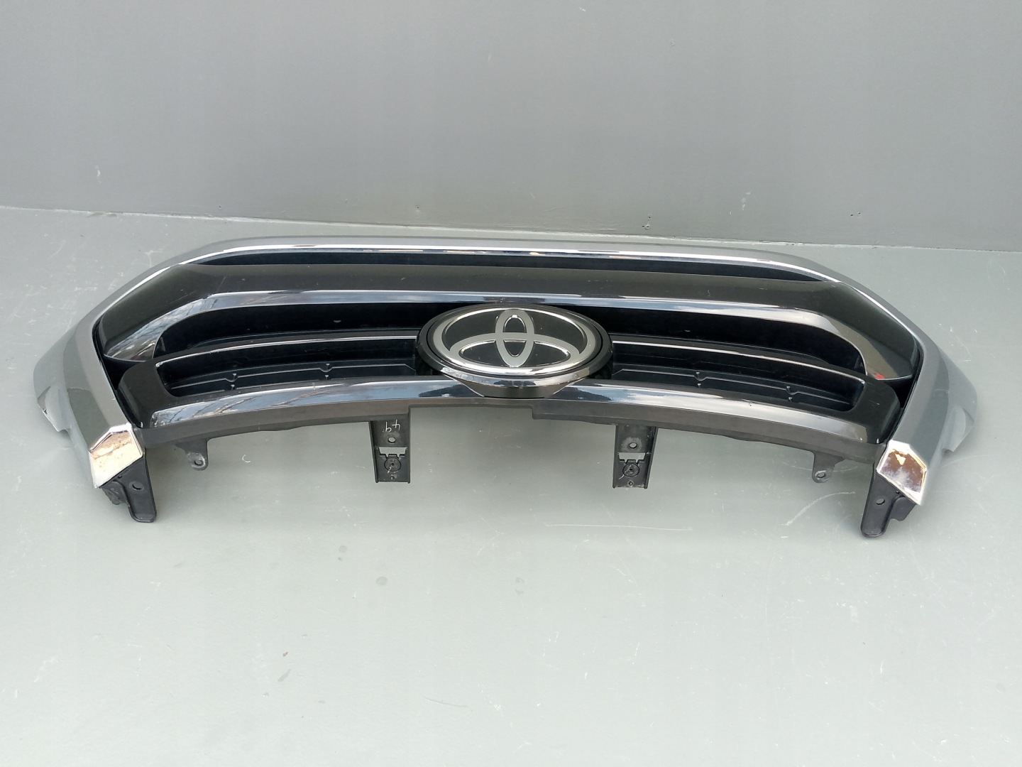 Toyota Hilux AN1P Kühlergrill FRONTGRILL Kühlergitter 531000KK00T - Thumbnail 9