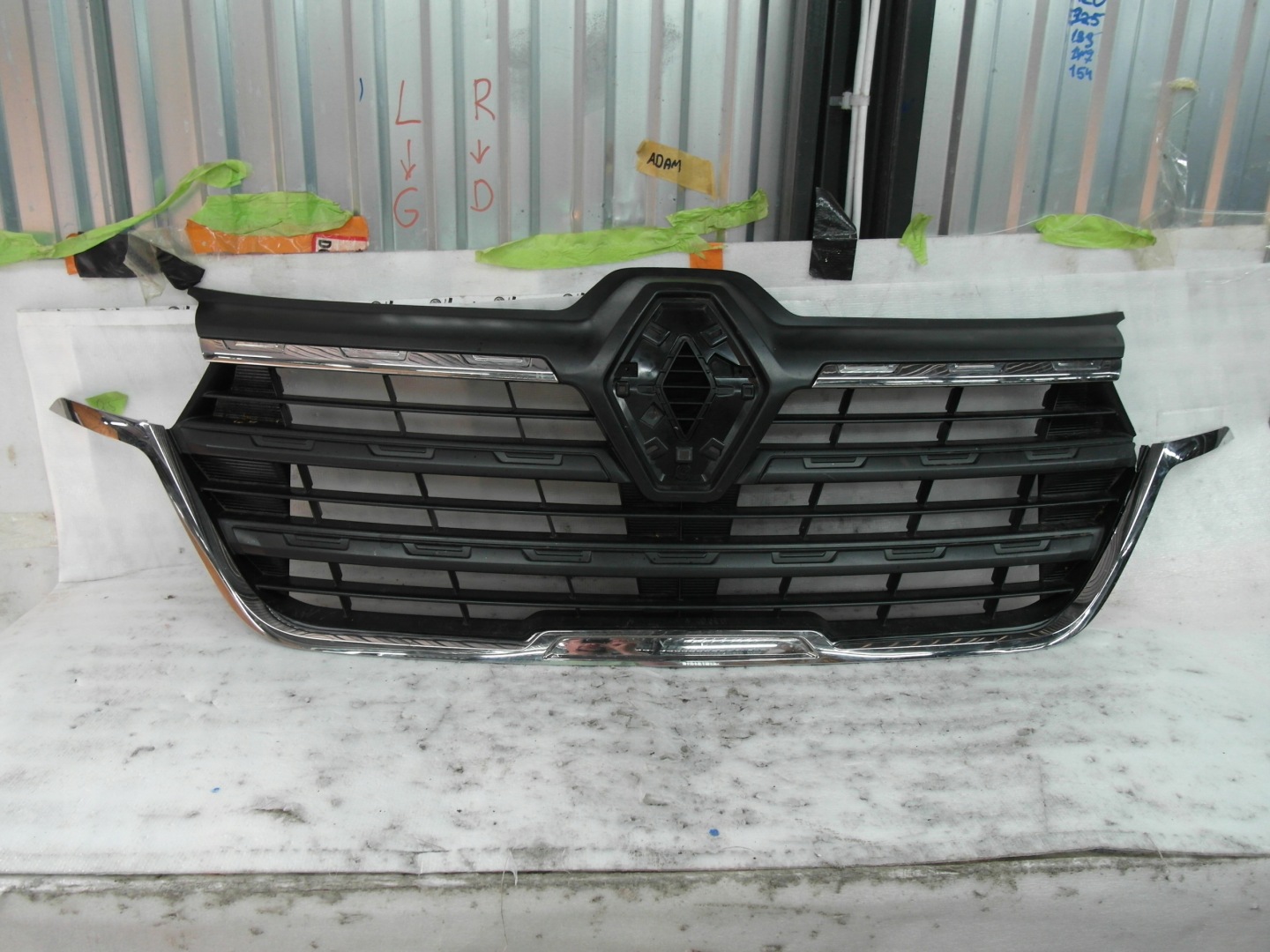 Renault Trafic L Kühlergrill FRONTGRILL Kühlergitter 623103743R - Thumbnail 1