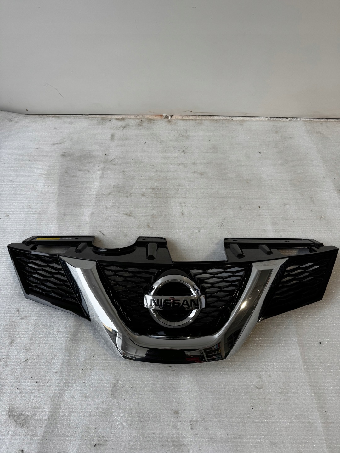 Nissan X-Trail T32 Kühlergrill FRONTGRILL Kühlergitter 623104CE0A - Thumbnail 1