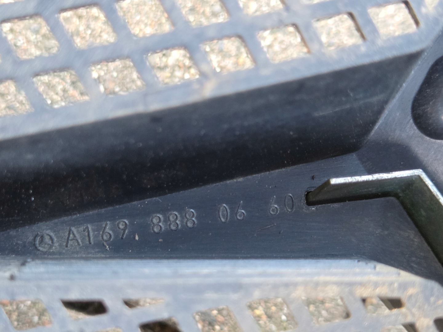 Mercedes-Benz B-Klasse W245 Kühlergrill FRONTGRILL Kühlergitter A1698880660 - Thumbnail 11