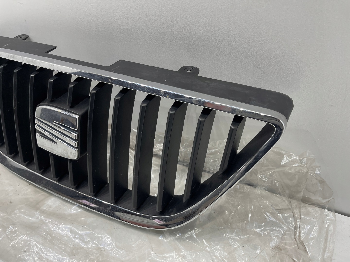 SEAT Ibiza 6J Kühlergrill FRONTGRILL Kühlergitter 6J0853651 - Thumbnail 4