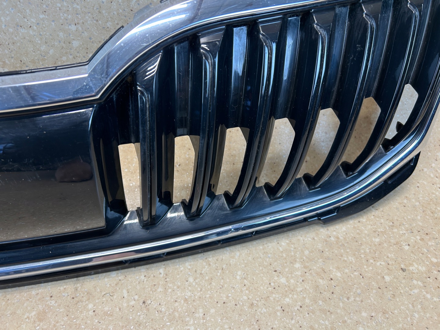 Skoda Octavia 1U Kühlergrill FRONTGRILL Kühlergitter 5E0853653CD - Thumbnail 5