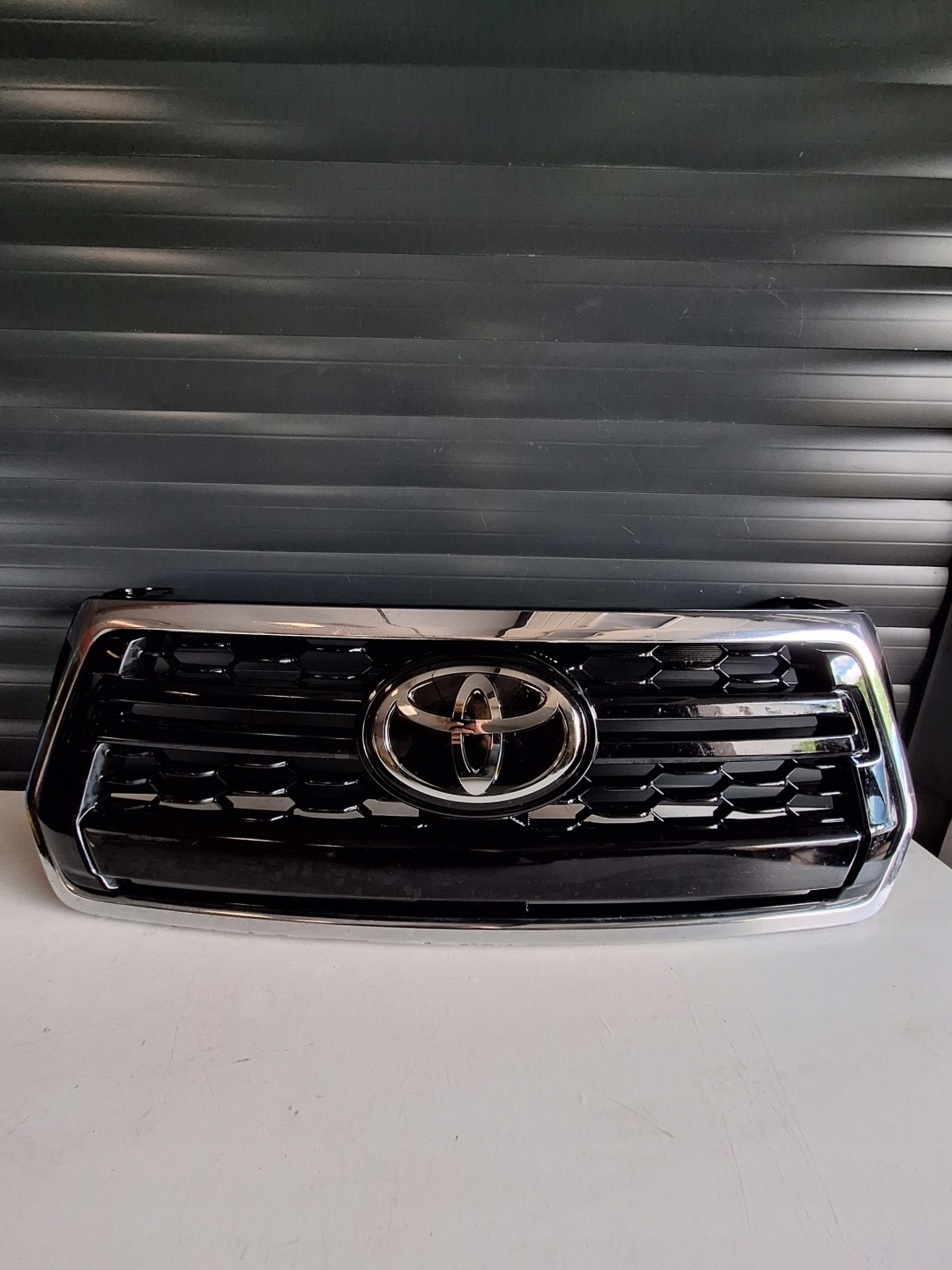 Toyota Hilux AN1P Kühlergrill FRONTGRILL Kühlergitter 53111YP100 - Thumbnail 1