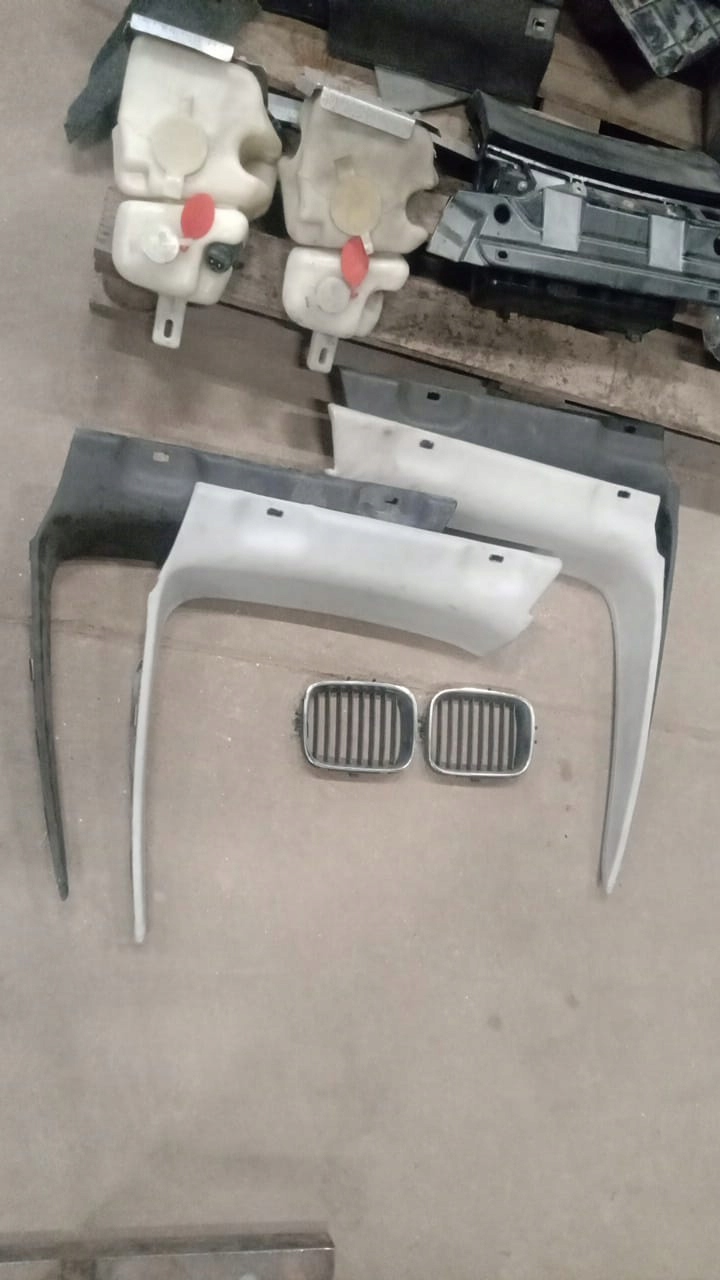 BMW 8 E31 Kühlergrill FRONTGRILL Kühlergitter 5113726 - Thumbnail 1