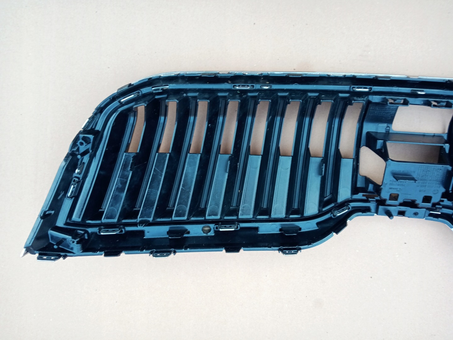 Skoda Superb 3U Kühlergrill FRONTGRILL Kühlergitter 3V0853653G - Thumbnail 9