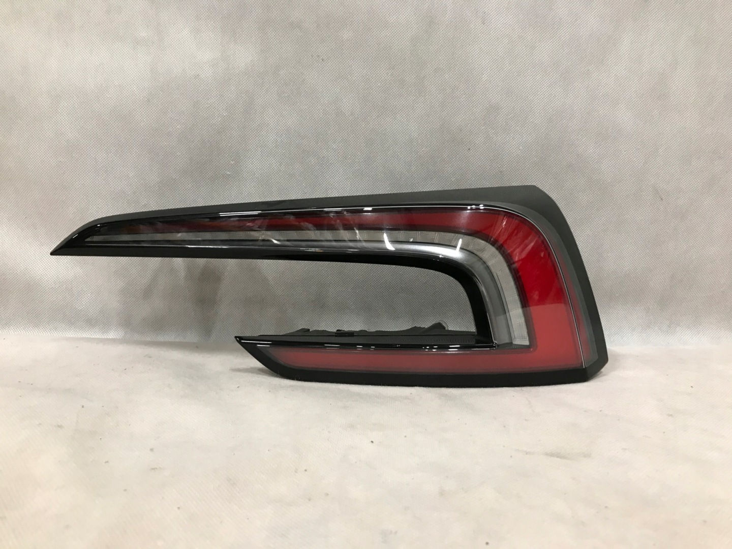 Tesla Model 3 003 Rückleuchte 169150000F Rearlamp - Thumbnail 1
